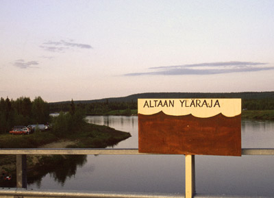 Ylärajamerkki Viitarannan sillalla 1993 (Ilpo Piiroinen)
