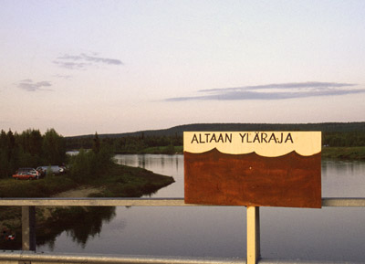 Ylärajamerkki Viitarannan sillalla 1993 (Ilpo Piiroinen)
